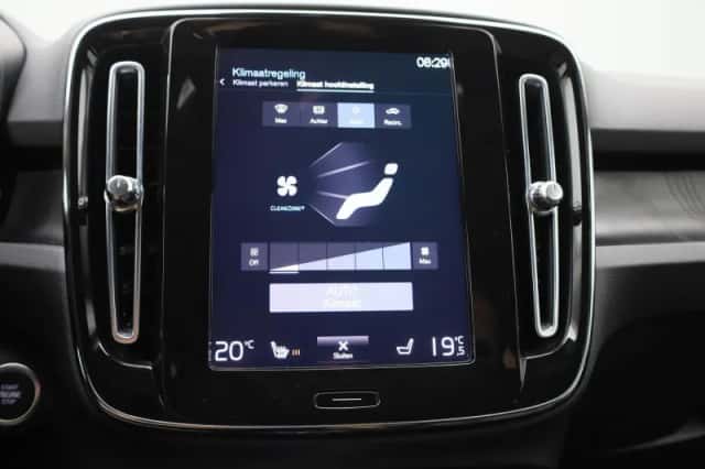 Volvo XC40 (2023) thumbnail 18