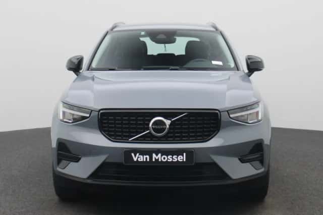 Volvo XC40 (2023) thumbnail 3