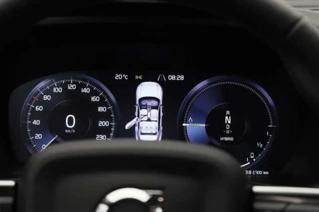 Volvo XC40 (2023) thumbnail 8