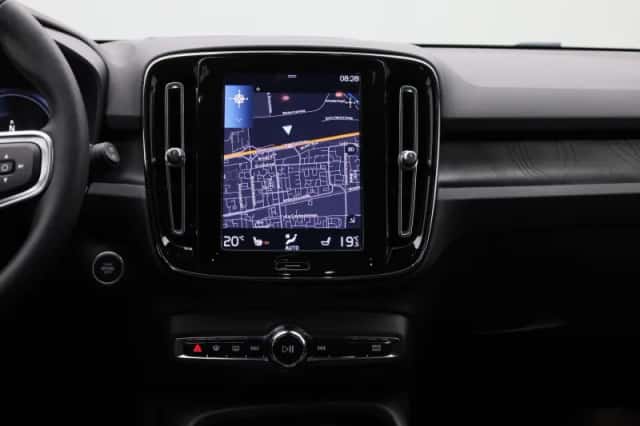 Volvo XC40 (2023) thumbnail 9