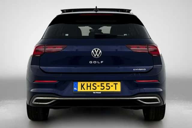 Volkswagen Golf (2022) thumbnail 3