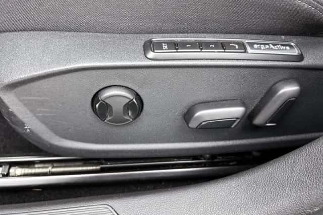 Volkswagen Golf (2022) thumbnail 26
