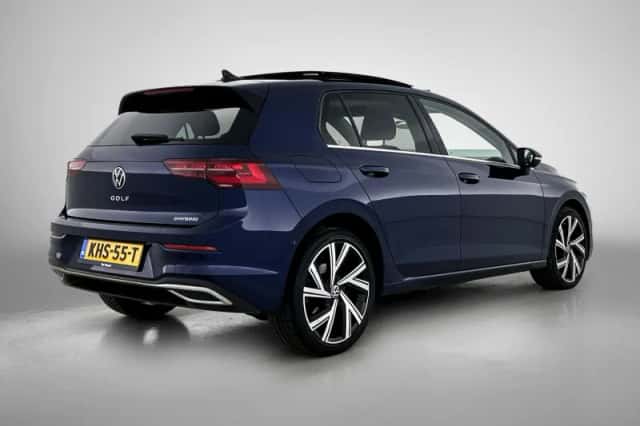 Volkswagen Golf (2022) thumbnail 4