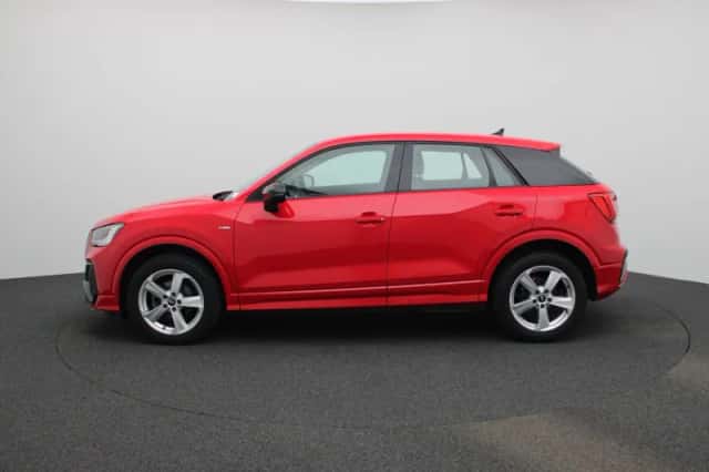 Audi Q2 (2022) thumbnail 4