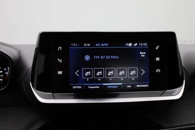 Peugeot 2008 (2022) thumbnail 19