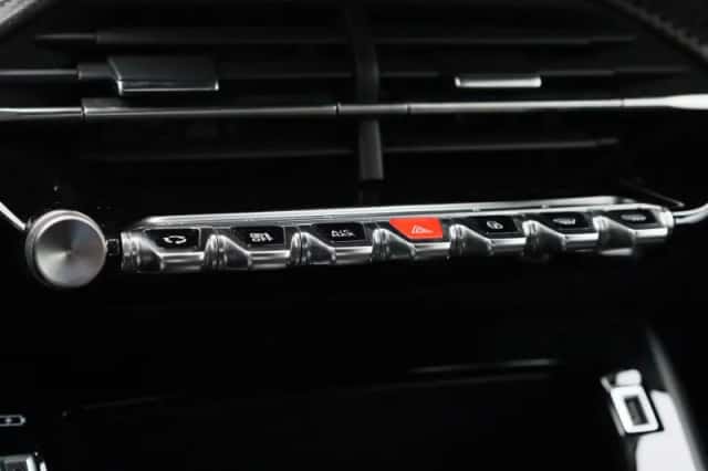 Peugeot 2008 (2022) thumbnail 25