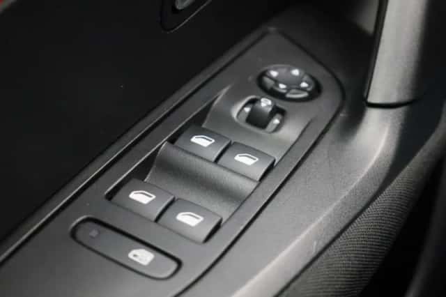 Peugeot 2008 (2022) thumbnail 29
