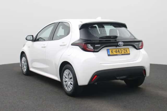 Toyota Yaris (2021) thumbnail 2