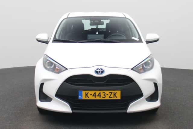 Toyota Yaris (2021) thumbnail 3