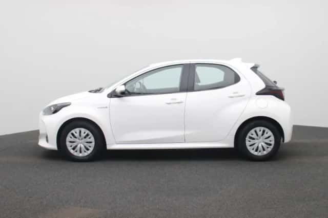 Toyota Yaris (2021) thumbnail 4