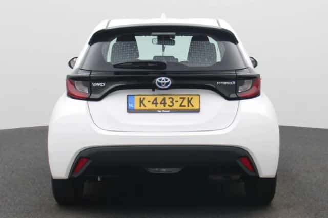 Toyota Yaris (2021) thumbnail 5