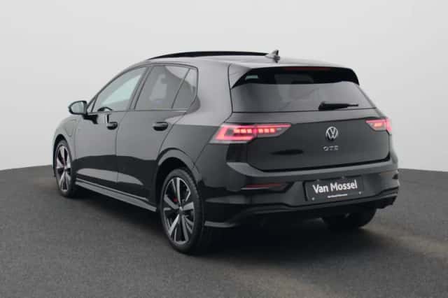 Volkswagen Golf (2025) thumbnail 2