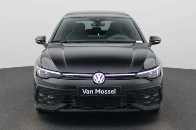 Volkswagen Golf (2025) thumbnail 3