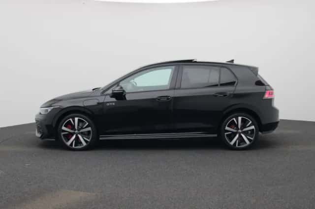 Volkswagen Golf (2025) thumbnail 4