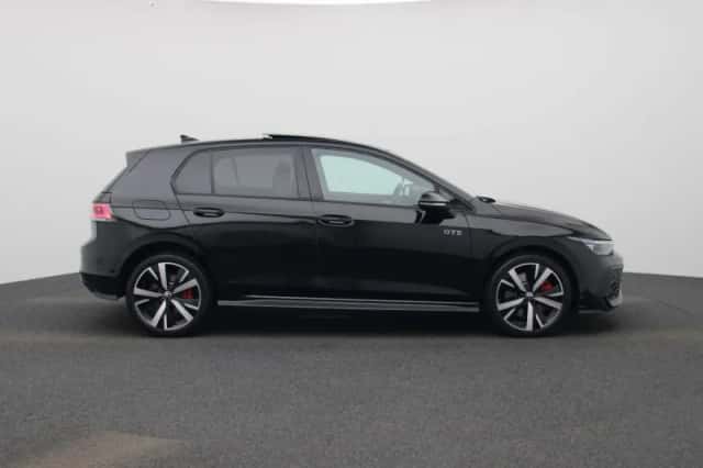 Volkswagen Golf (2025) thumbnail 6