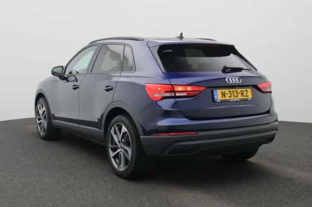 Audi Q3 (2022) thumbnail 2