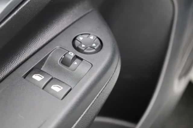 Opel Corsa (2023) thumbnail 26