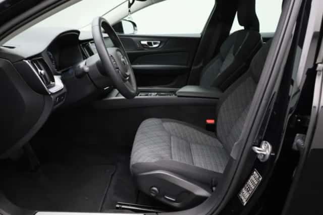 Volvo V60 (2022) thumbnail 9
