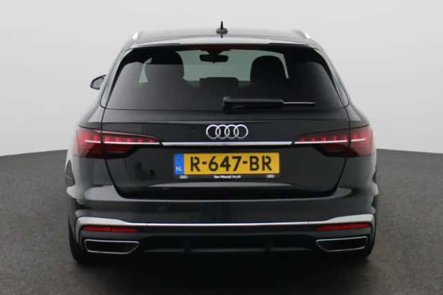 Audi A4 (2022) thumbnail 5