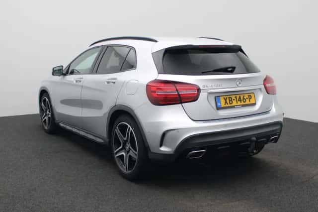 Mercedes-Benz GLA (2018) thumbnail 2