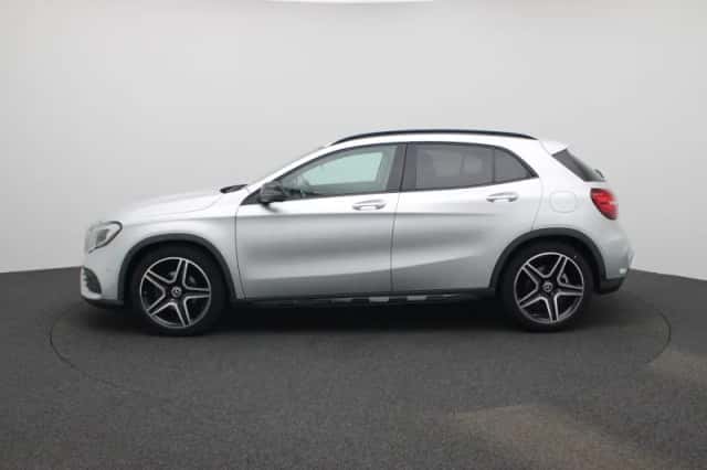 Mercedes-Benz GLA (2018) thumbnail 4