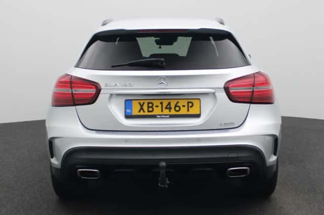 Mercedes-Benz GLA (2018) thumbnail 5