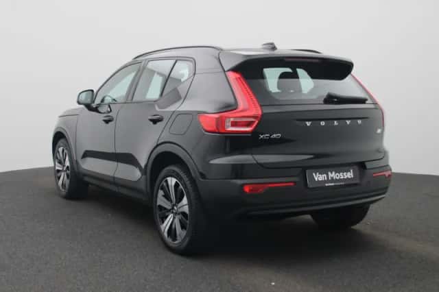 Volvo XC40 (2023) thumbnail 2