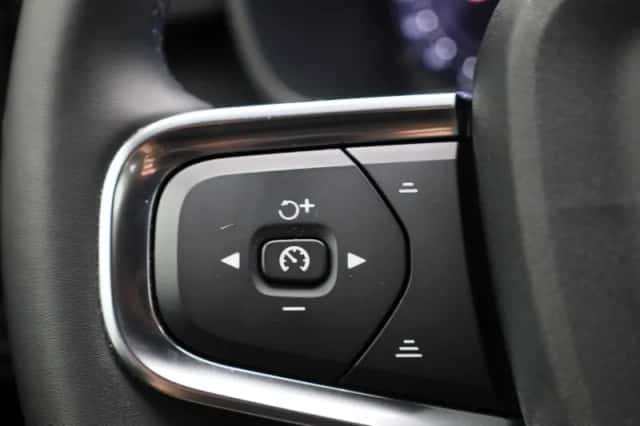 Volvo XC40 (2023) thumbnail 18