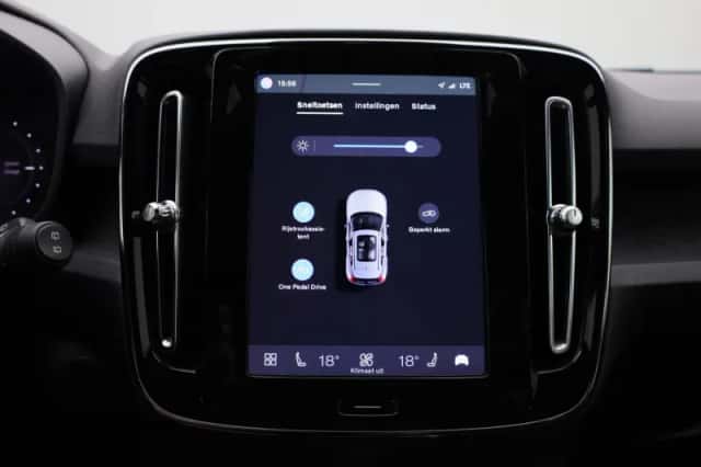 Volvo XC40 (2023) thumbnail 28