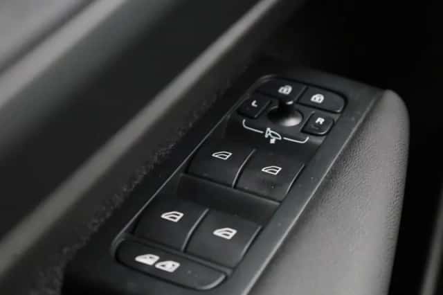 Volvo XC40 (2023) thumbnail 30