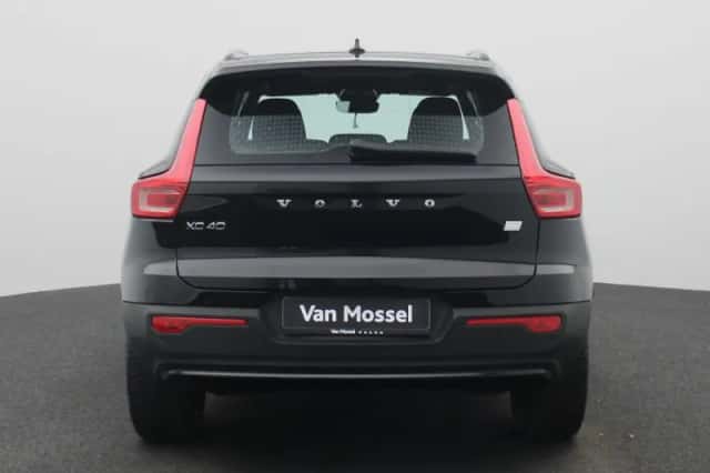 Volvo XC40 (2023) thumbnail 5