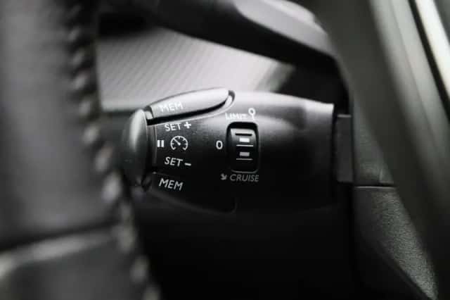 Peugeot 208 (2022) thumbnail 23