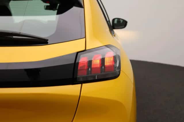 Peugeot 208 (2022) thumbnail 32