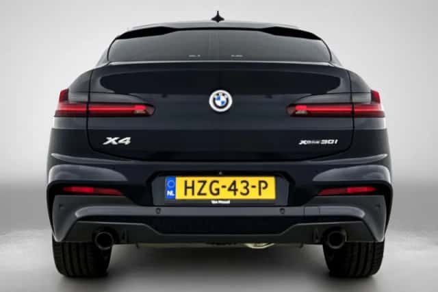 BMW X4 (2021) thumbnail 3