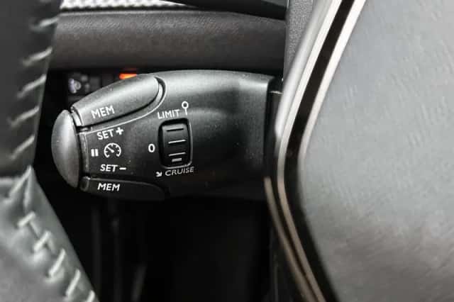 Peugeot e-2008 (2022) thumbnail 6