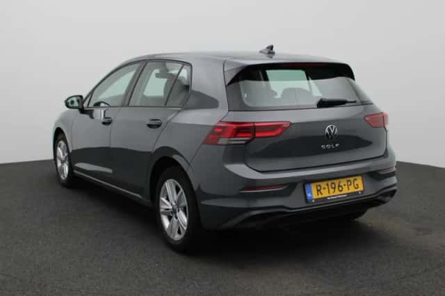 Volkswagen Golf (2022) thumbnail 2