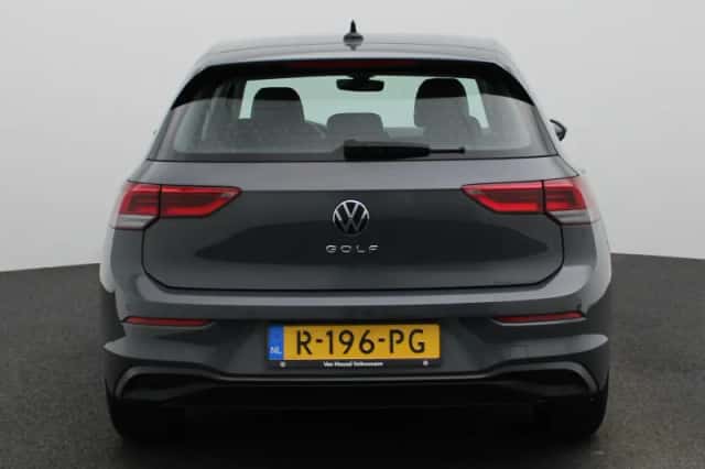 Volkswagen Golf (2022) thumbnail 5