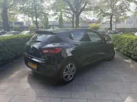 Renault Clio (2016) thumbnail 2