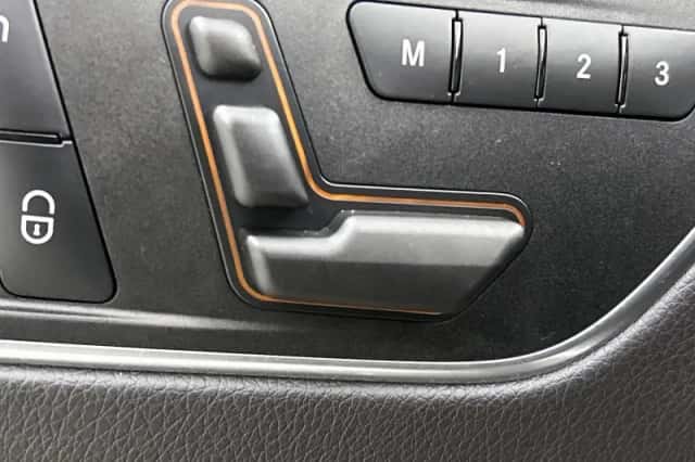 Mercedes-Benz GLA (2015) thumbnail 25
