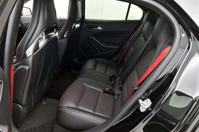 Mercedes-Benz GLA (2015) thumbnail 27