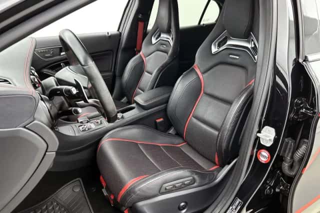 Mercedes-Benz GLA (2015) thumbnail 40