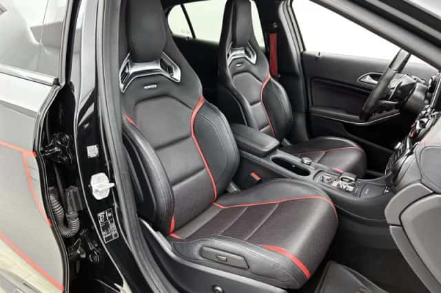 Mercedes-Benz GLA (2015) thumbnail 41