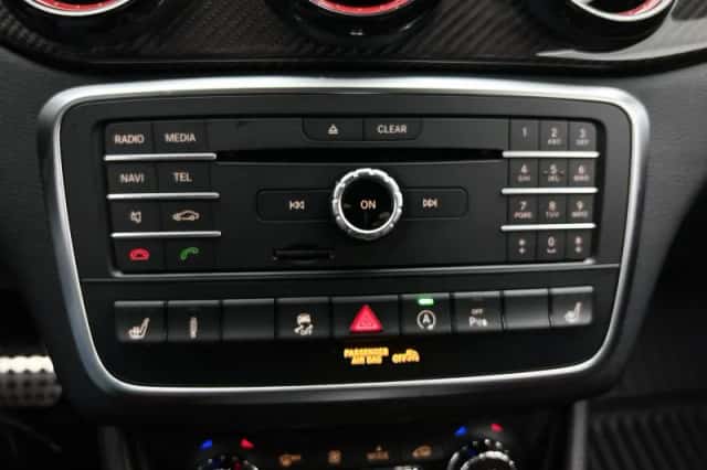 Mercedes-Benz GLA (2015) thumbnail 10