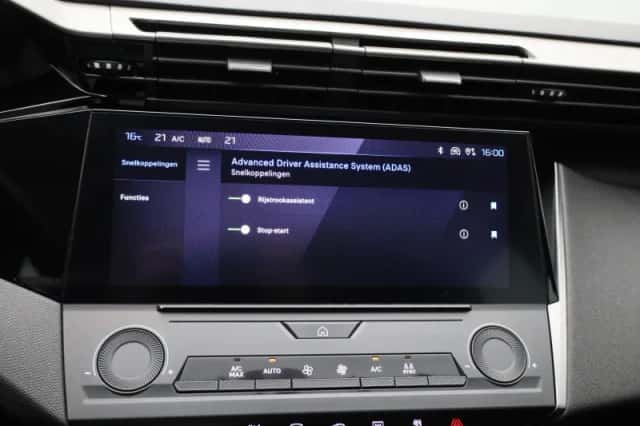 Peugeot 308 (2023) thumbnail 16