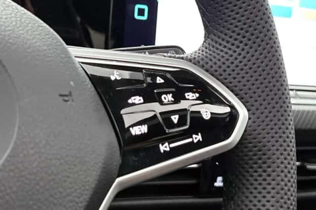 Volkswagen Golf (2022) thumbnail 16