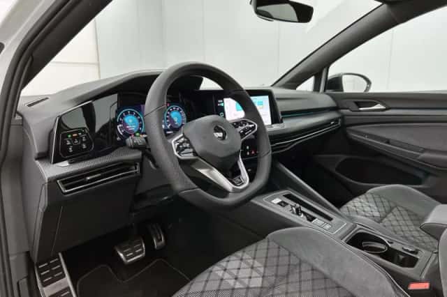 Volkswagen Golf (2022) thumbnail 18