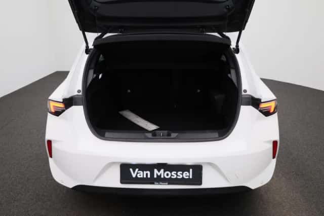 Opel Astra (2023) thumbnail 11