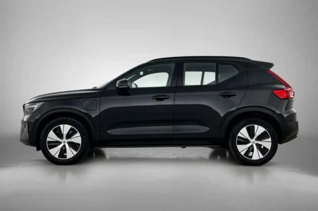 Volvo XC40 (2023) thumbnail 2