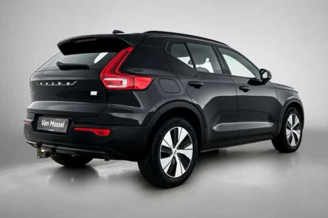 Volvo XC40 (2023) thumbnail 4