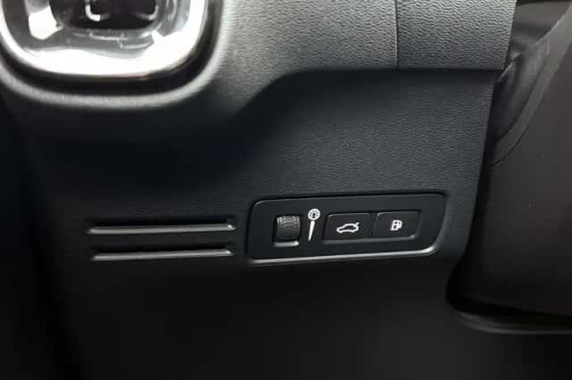 Volvo XC40 (2023) thumbnail 37